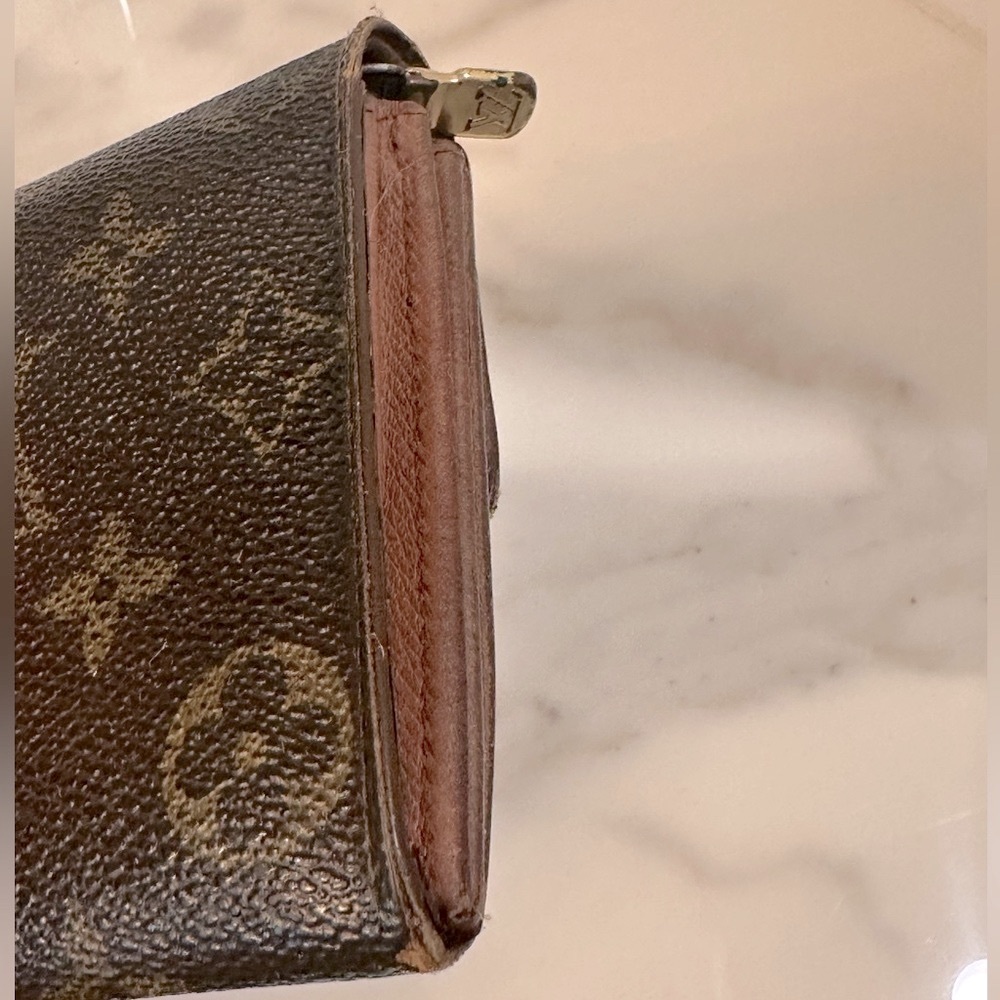 Louis Vuitton Monogram Sarah Wallet - Picture 9 of 16